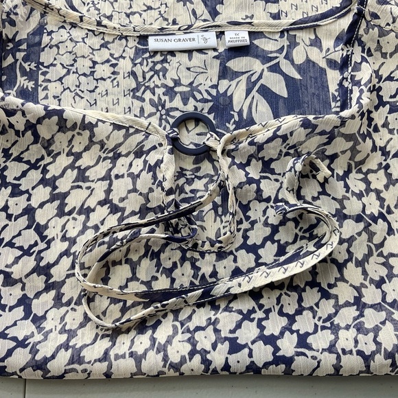 Susan Graver Blouse, Beach Cover Up, Size 1X, Navy & Cream floral, Long Sleeves - Picture 8 of 11